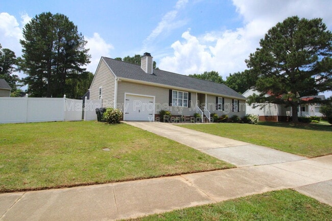 305 Noonday Ct in Holly Springs, NC - Building Photo - Building Photo