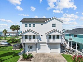 138 Isles End Rd in Tiki Island, TX - Building Photo