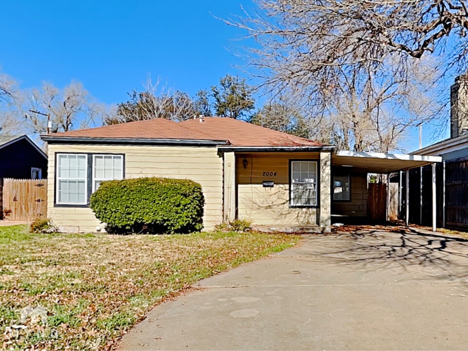 2004 29th St in Lubbock, TX - Building Photo