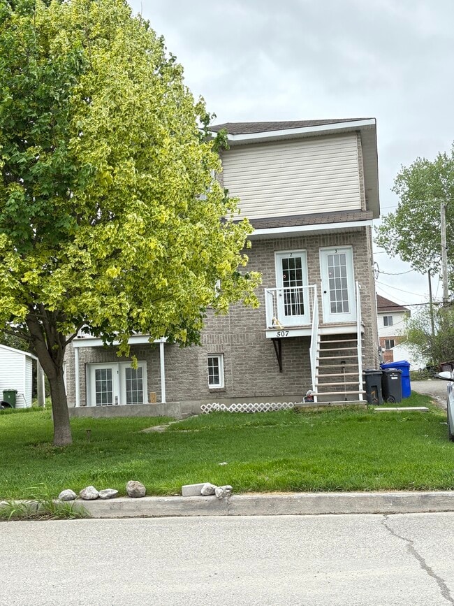 property at 507 De Bristol Rue