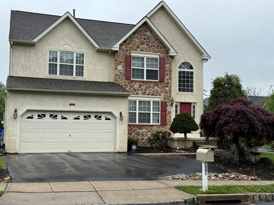 201 Riverwoods Dr in New Hope, PA - Building Photo