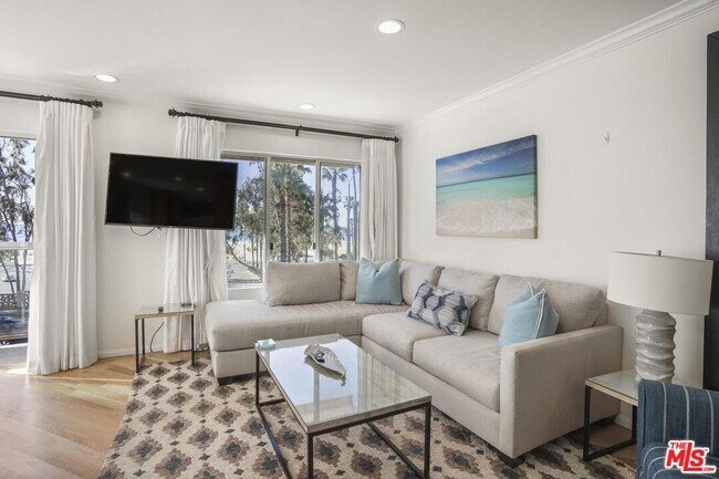 2101 Ocean Ave in Santa Monica, CA - Building Photo - Building Photo