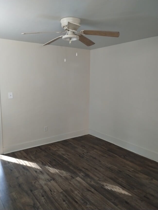 615 S Center St, Unit 1 in Grove City, PA - Building Photo - Building Photo