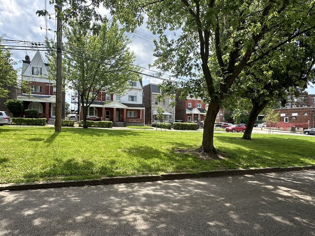 10 Oakland Sq, Unit 1 in Pittsburgh, PA - Foto de edificio - Building Photo