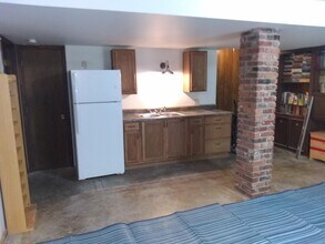 6314 W 50th St, Unit Walkout Studio Apartment in Mission, KS - Building Photo - Building Photo