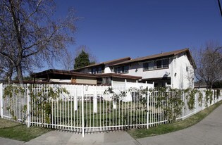 602 E Washington Ave in Escondido, CA - Building Photo