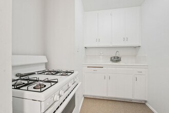 10910 Santa Monica Blvd - Prime Westwood location! in Los Angeles, CA - Foto de edificio - Building Photo