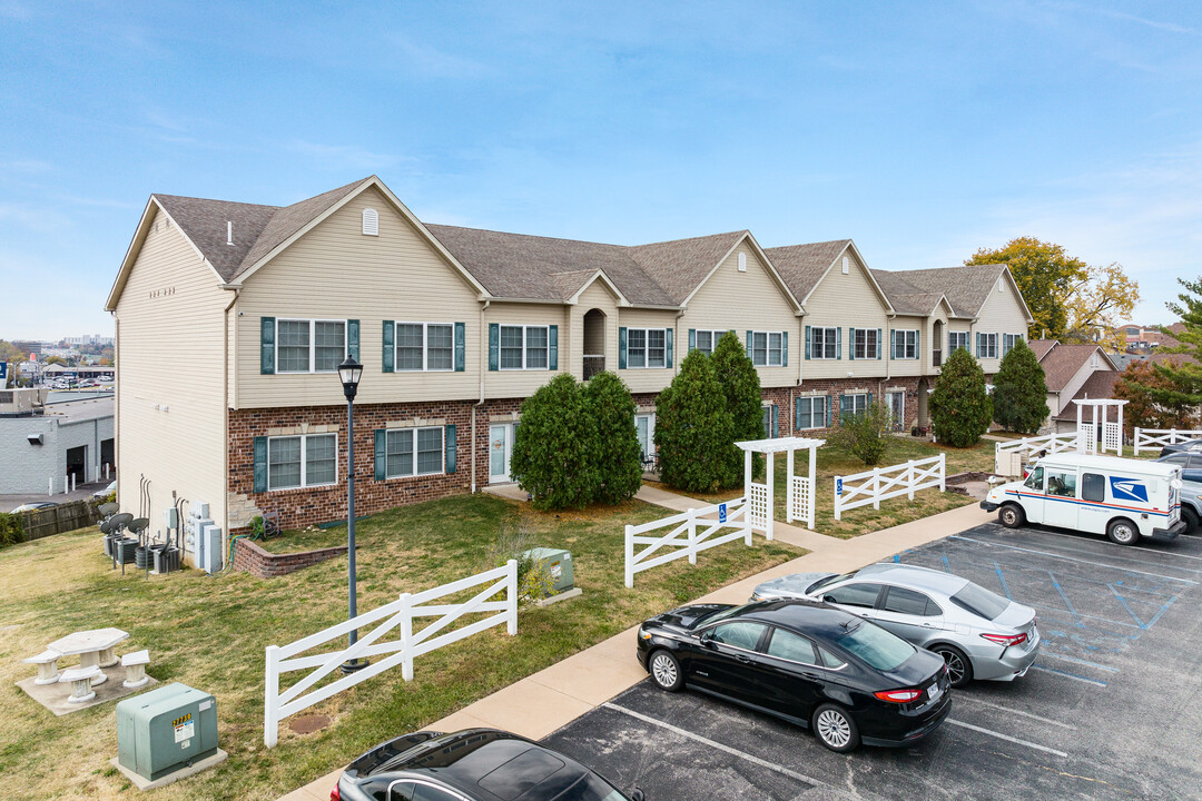 Arthur Commons Apartments in St. Louis, MO - Building Photo