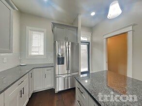 6813 Charlotte Pike in Nashville, TN - Foto de edificio - Building Photo