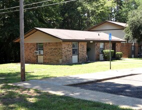 Blanchard Place Apartments in Shreveport, LA - Foto de edificio - Building Photo