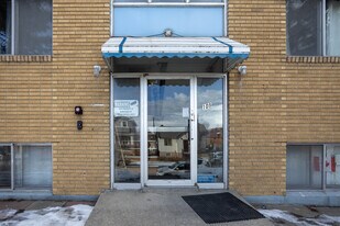 109 25 Av NE in Calgary, AB - Building Photo