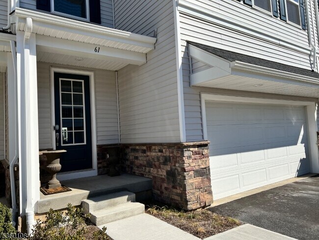 61 Gerhard Pl in Morristown, NJ - Building Photo - Building Photo