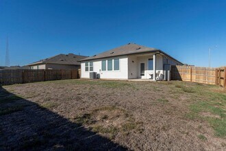 111 Evergreen Sumac Lp in Kyle, TX - Building Photo - Building Photo