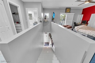 2080 W First St in Ft. Myers, FL - Foto de edificio - Building Photo