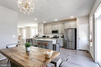 16233 Coolidge Ave in Silver Spring, MD - Building Photo - Building Photo