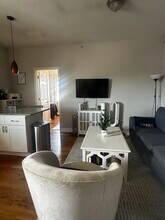 199 Athens St in Boston, MA - Foto de edificio - Building Photo