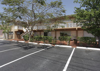 Imperial Point Apartments in Fort Lauderdale, FL - Building Photo - Building Photo