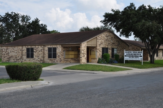 Alice Village in Alice, TX - Building Photo