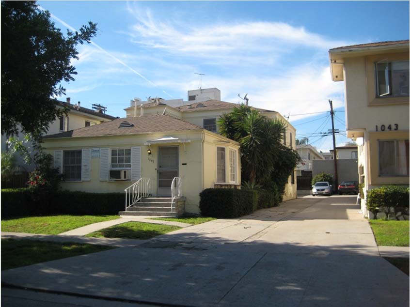 1047-1049 S Holt Ave in Los Angeles, CA - Building Photo