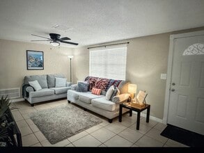 6734 Sandalwood Dr in Port Richey, FL - Foto de edificio - Building Photo