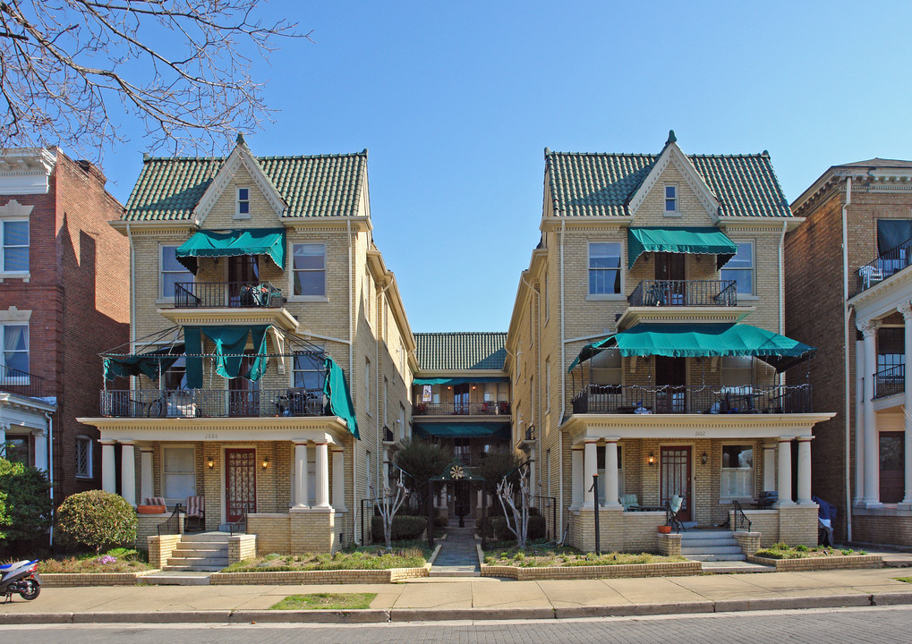 Countess Court Apartments in Richmond, VA - Building Photo