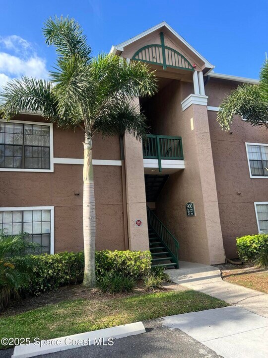 7667 N Wickham Rd in Melbourne, FL - Building Photo