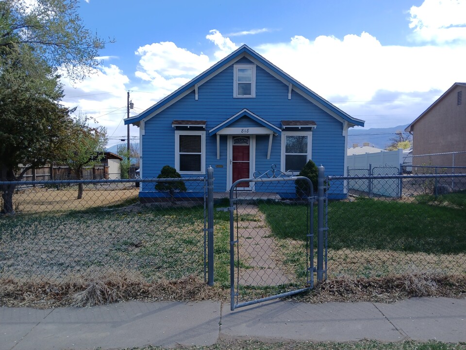 818 Fairview Ave in Canon City, CO - Foto de edificio