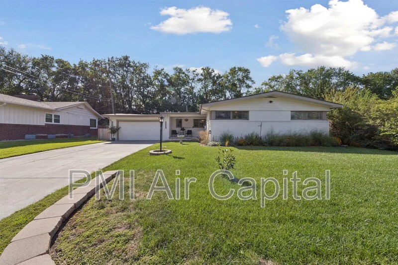 1917 N Edgemoor St in Wichita, KS - Building Photo