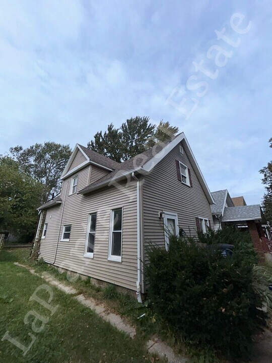 4105 Walker Ave in Toledo, OH - Building Photo