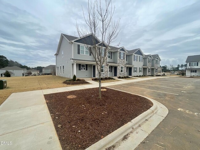 1011 Peony Ln in Youngsville, NC - Building Photo - Building Photo