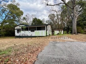 135 Rivelon Rd in Orangeburg, SC - Building Photo