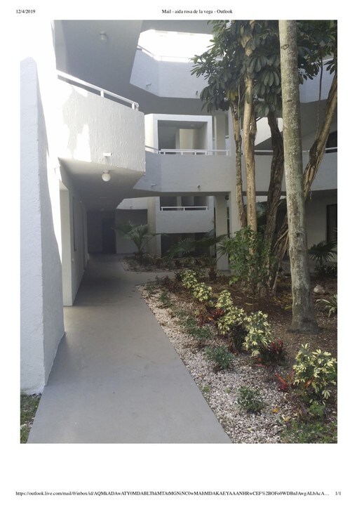 8365 SW 152nd Ave in Miami, FL - Foto de edificio