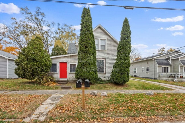 property at 605 N Perry St