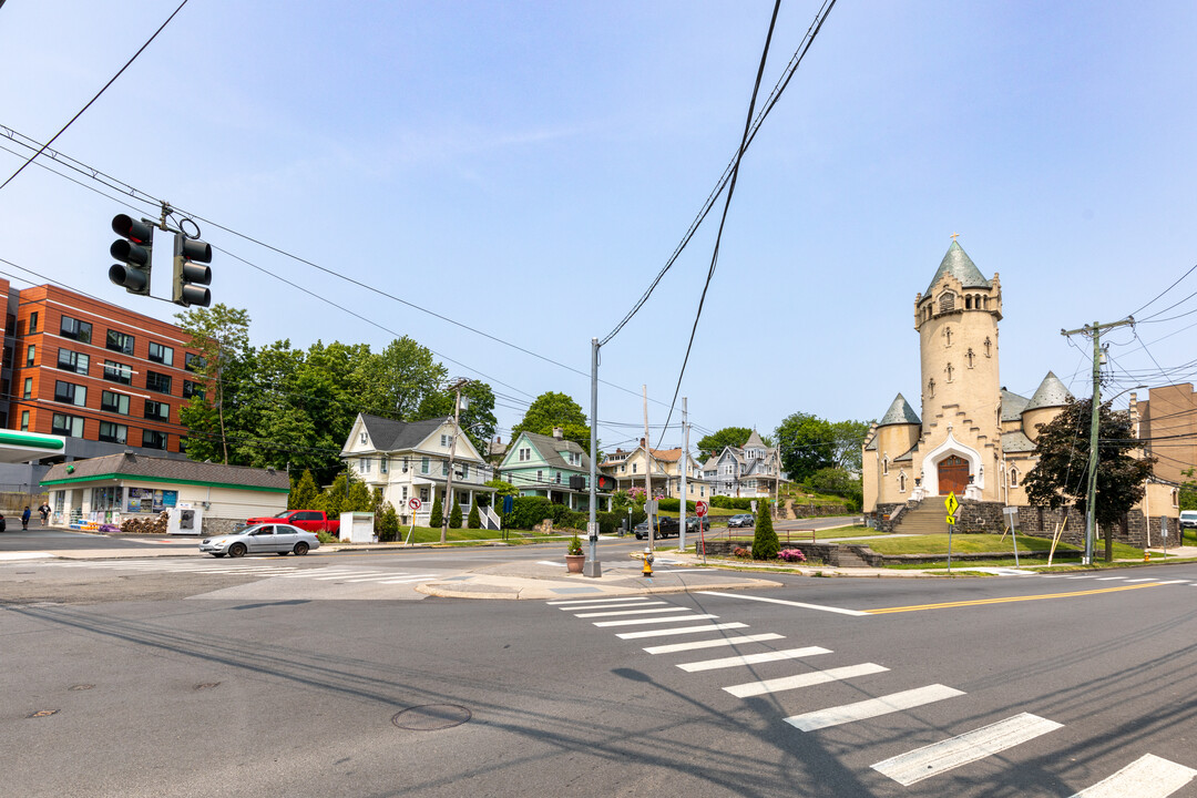 208-216 King St in Port Chester, NY - Foto de edificio