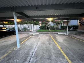 7076 N Holiday Dr, Unit Second floor in Galveston, TX - Foto de edificio - Building Photo