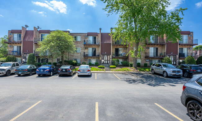 355-359 Hawthorne cir in Mount Prospect, IL - Building Photo - Primary Photo