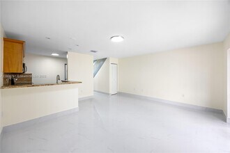 2427 W 52nd Pl in Hialeah, FL - Building Photo - Building Photo