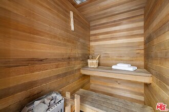 1939 Stradella Rd in Los Angeles, CA - Building Photo - Building Photo