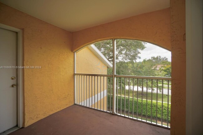 2667 NW 33rd St in Oakland Park, FL - Building Photo - Building Photo