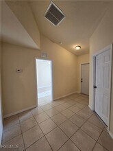 906 SE 6th Ct in Cape Coral, FL - Foto de edificio - Building Photo