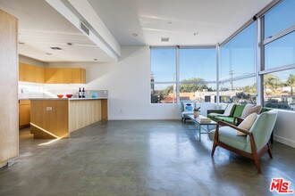 660 Rose Ave in Los Angeles, CA - Building Photo - Building Photo