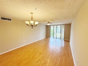 1820 N Lauderdale Ave, Unit 3201 in North Lauderdale, FL - Foto de edificio - Building Photo