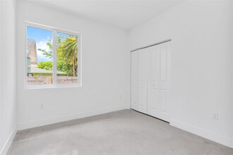 642 NW 15th Ave in Fort Lauderdale, FL - Building Photo - Building Photo