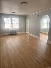 39 Redmond Ave in Bay Shore, NY - Building Photo - Building Photo