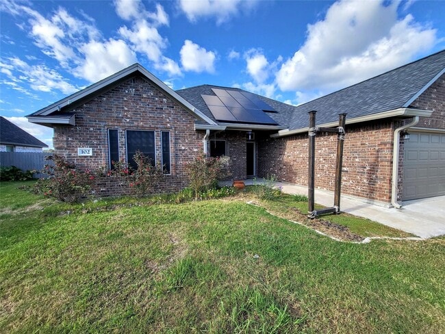 102 Liberty Ln in Clute, TX - Building Photo - Building Photo