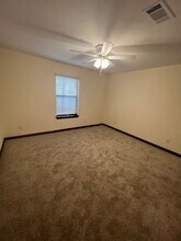 1233 Cross Creek Cir in Tallahassee, FL - Building Photo - Building Photo