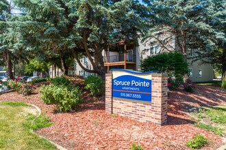 Spruce Pointe in Altoona, IA - Foto de edificio - Building Photo