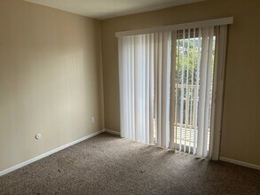 9867 Genesee Ave in San Diego, CA - Foto de edificio - Building Photo