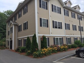 100 Sentinel Court in Manchester, NH - Building Photo - Building Photo