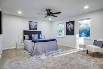 5812 Waltham Ave in Fort Worth, TX - Foto de edificio - Building Photo